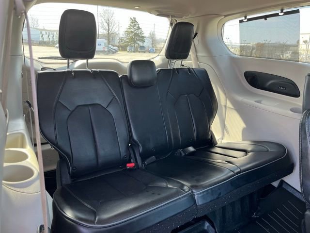 Used 2020 Chrysler Pacifica Limited image 26