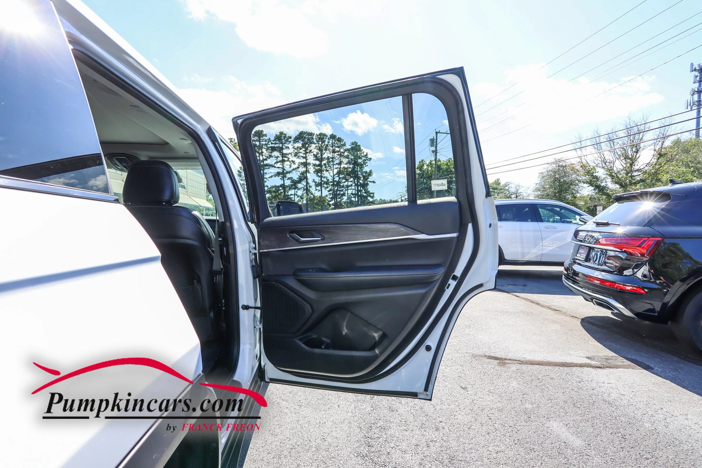 Used 2023 Jeep Grand Cherokee L Limited AWD/4WD image 27
