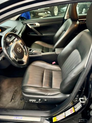 Used 2011 Lexus CT 200h Premium image 3