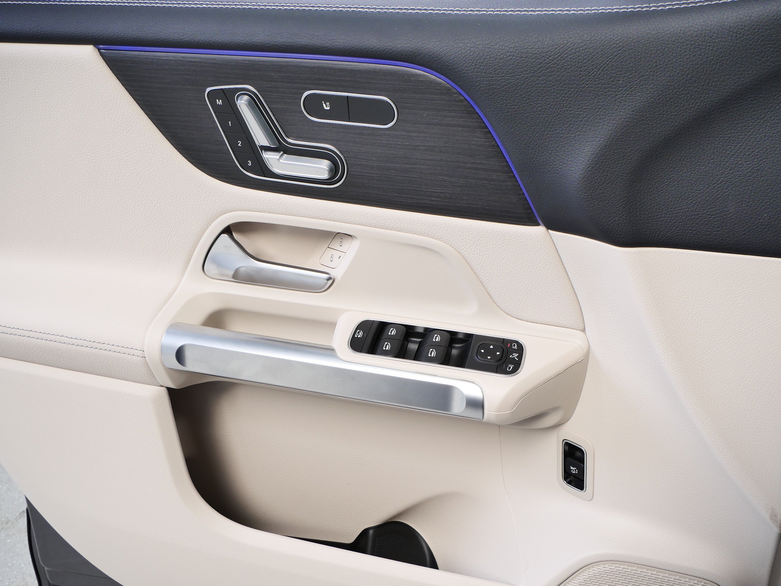 New 2026 Mercedes-Benz GLB 250 4MATIC image 12