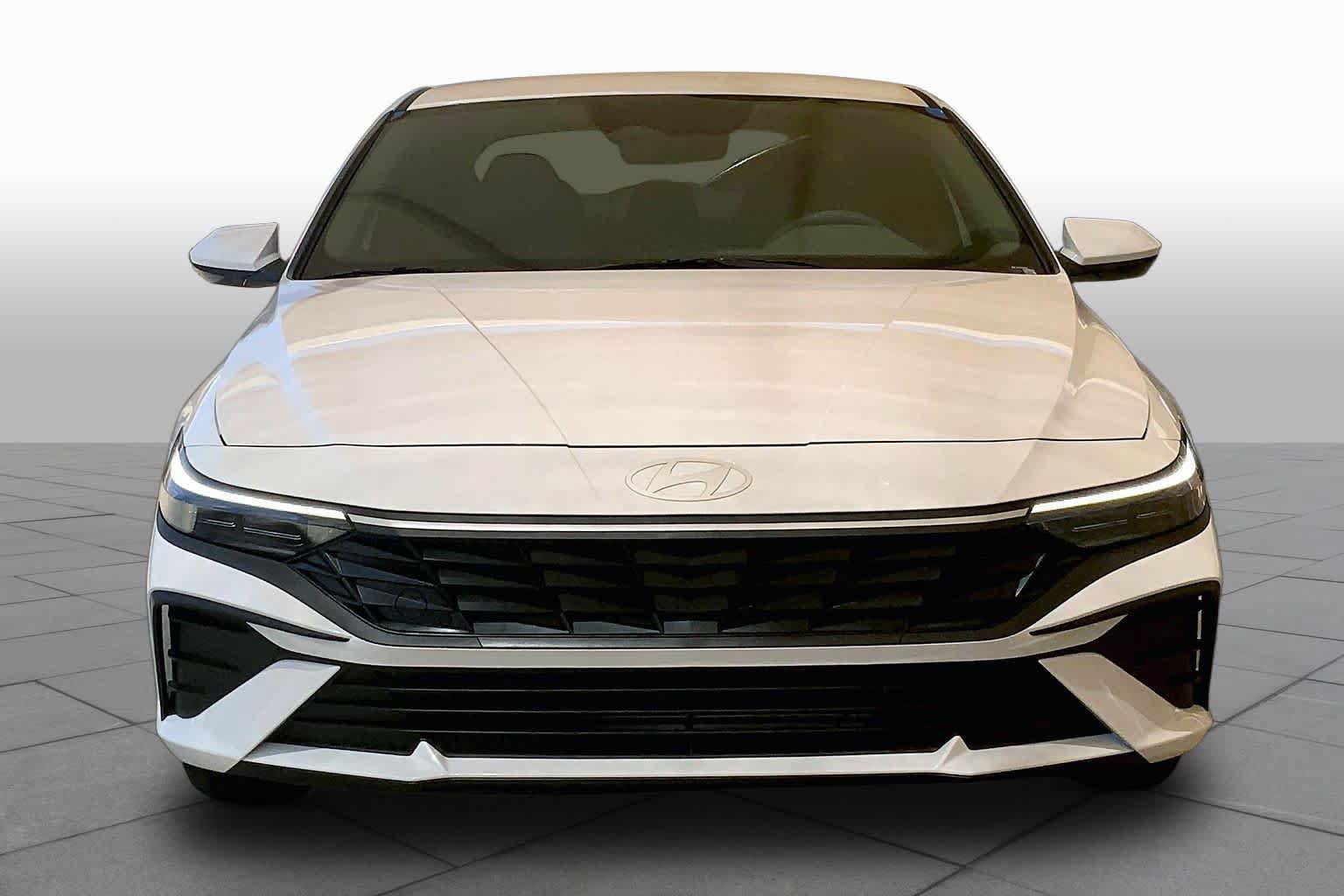 New 2026 Hyundai Elantra SE FWD image 3