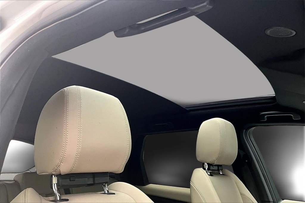 Used 2023 Land Rover Discovery Sport SE image 27