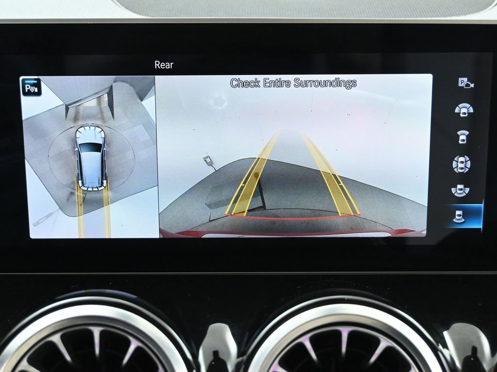 Used 2020 Mercedes-Benz GLB 250 w/ Premium Package image 24