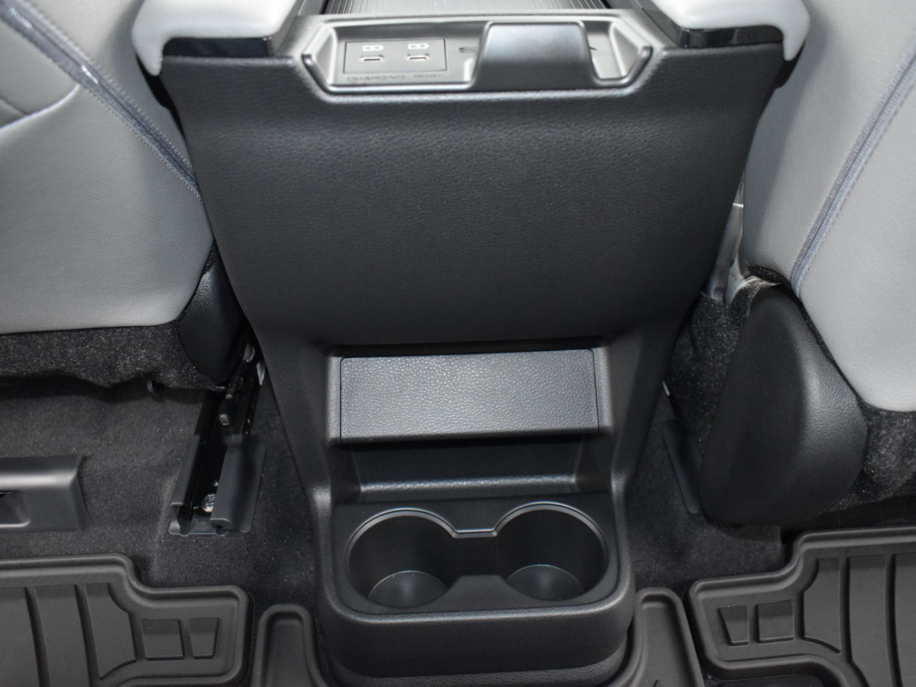 Used 2025 Toyota Sienna XLE FWD image 14