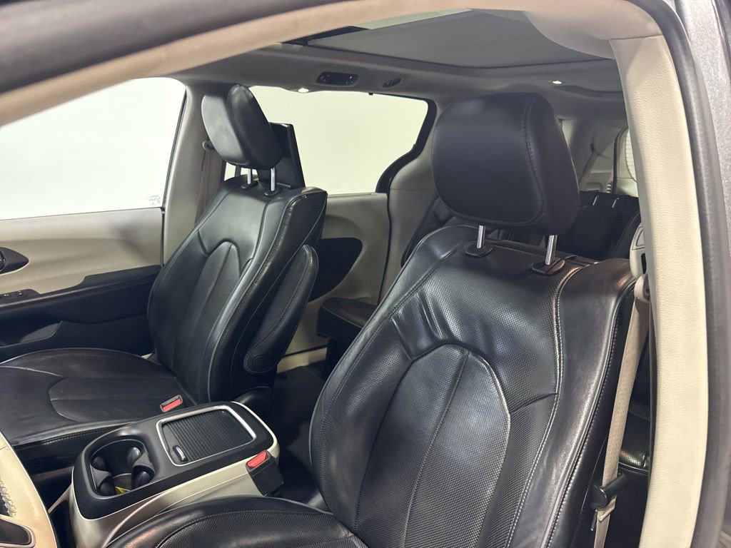 Used 2017 Chrysler Pacifica Limited w/ UConnect Theater Package image 35