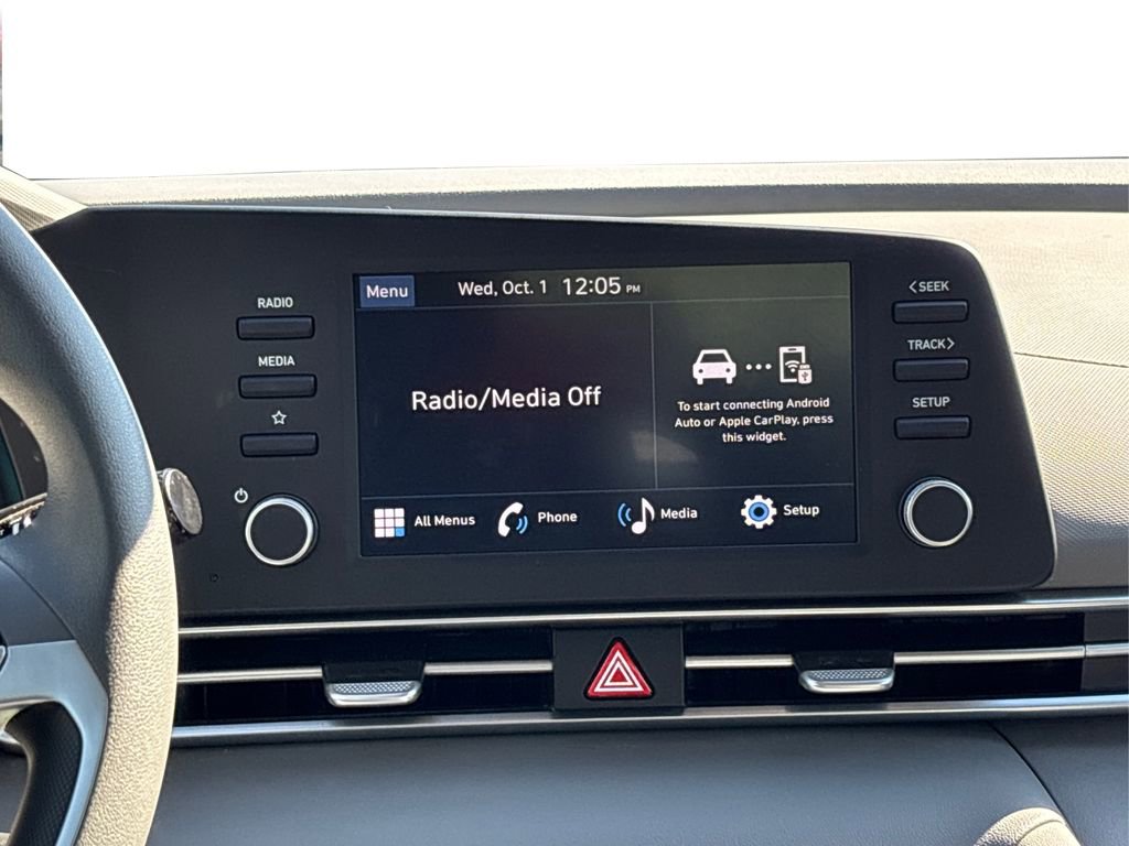 Certified 2025 Hyundai Elantra SE w/ Cargo Package image 17