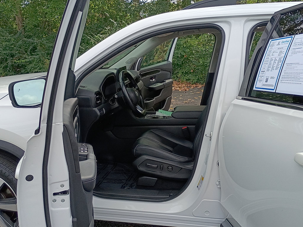 Certified 2023 Honda Pilot Touring image 10