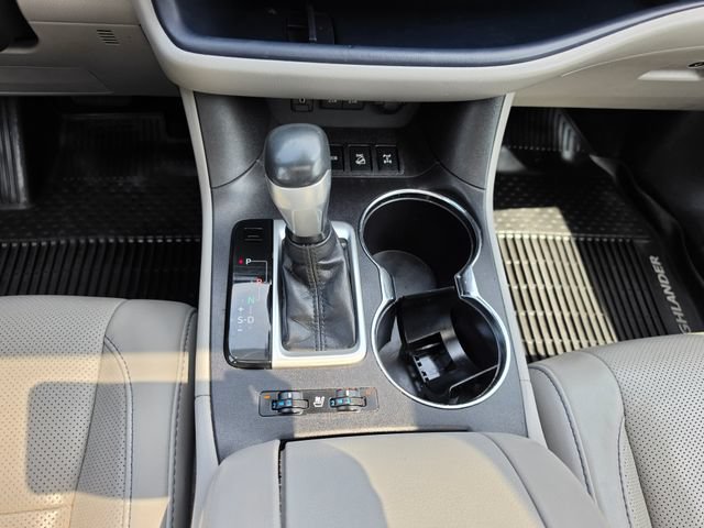 Used 2018 Toyota Highlander Limited AWD/4WD image 33