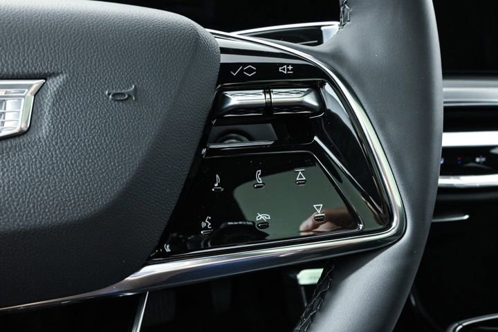 New 2025 Cadillac Lyriq Luxury image 12