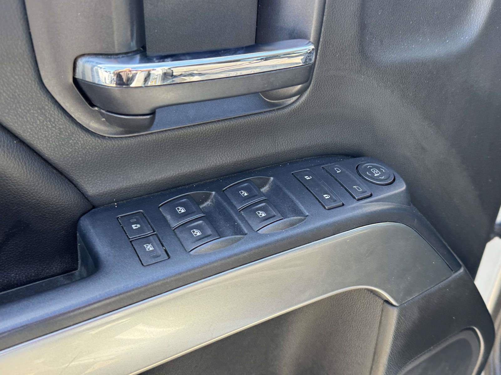 Used 2017 Chevrolet Silverado 1500 LT w/ All Star Edition AWD/4WD image 21