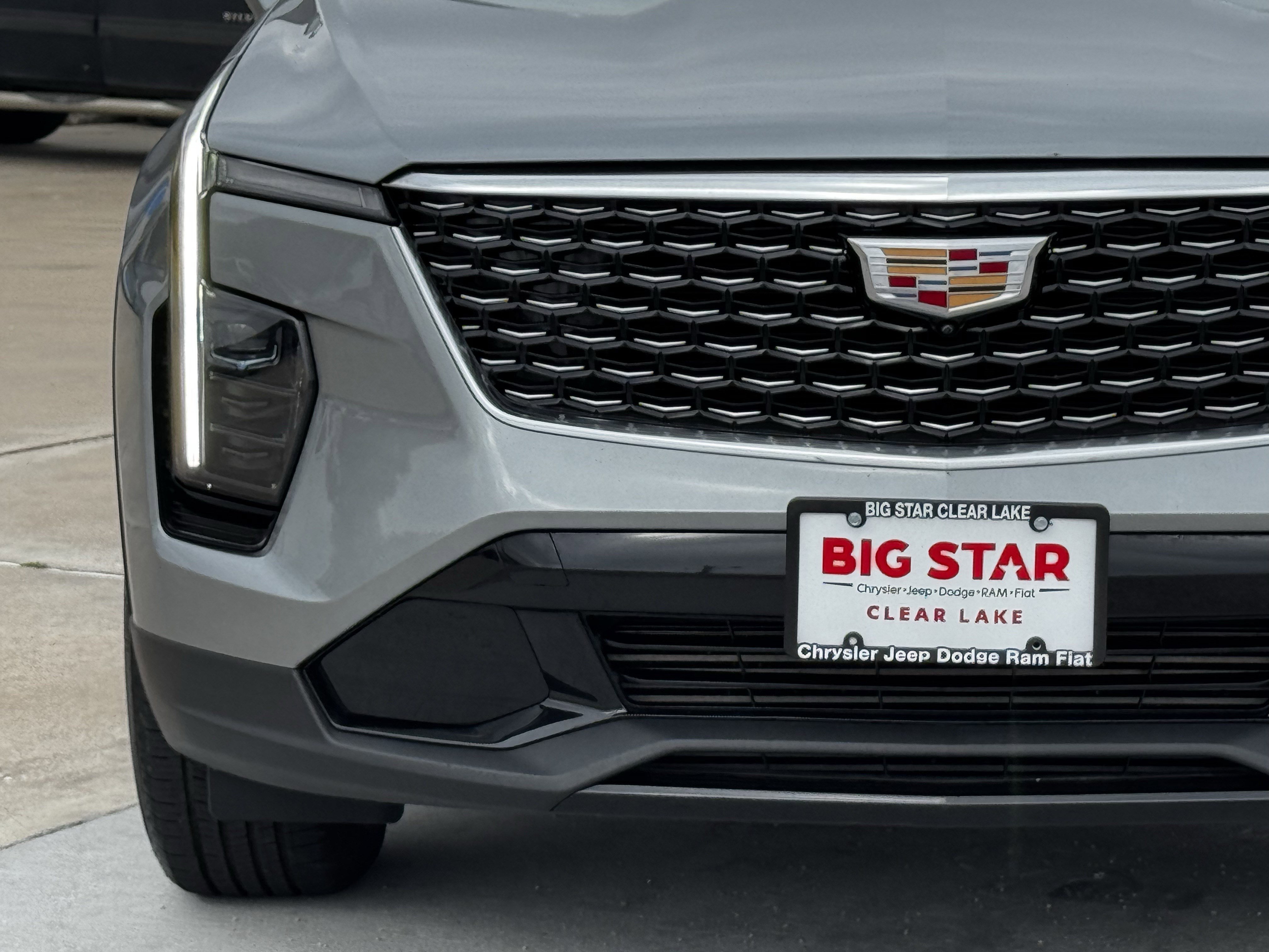 Used 2025 Cadillac XT4 Premium Luxury image 6