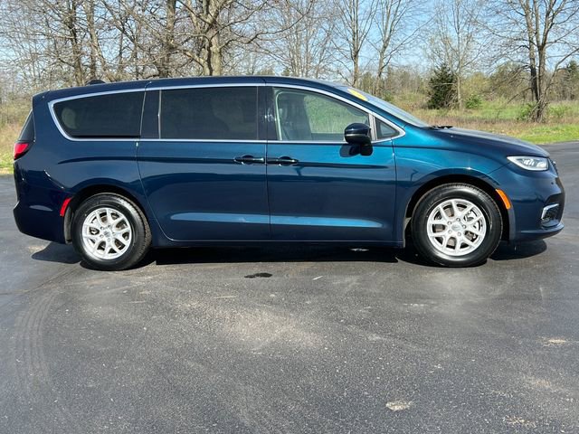 Used 2023 Chrysler Pacifica Touring-L FWD image 48