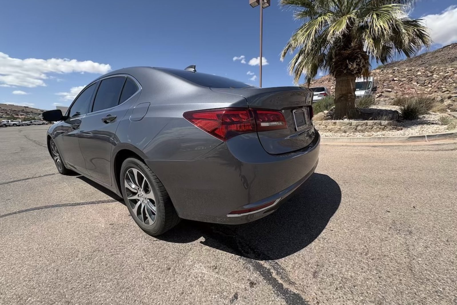 Used 2017 Acura TLX FWD image 3