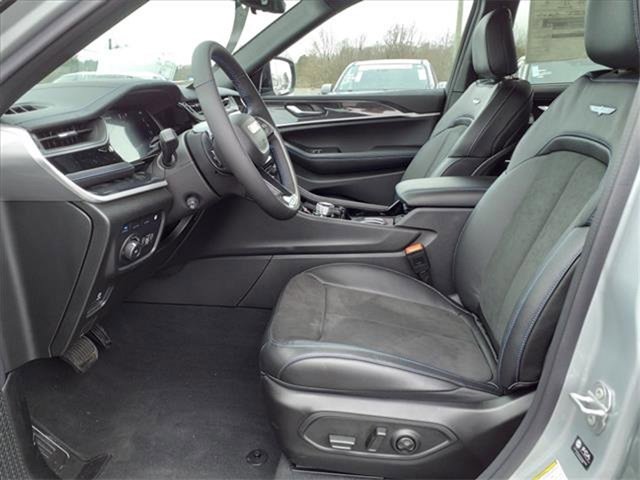 New 2022 Jeep Grand Cherokee Trailhawk w/ Advanced Protech Group II image 13