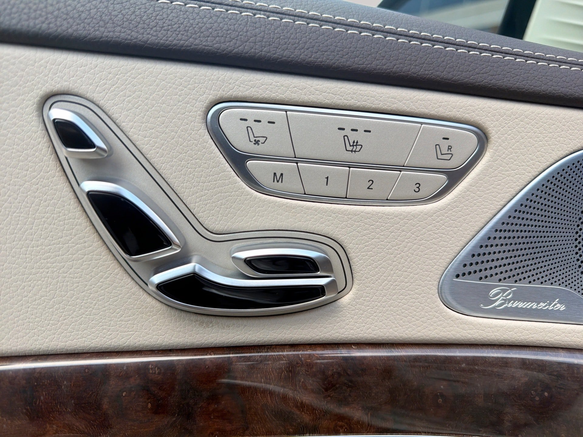 Used 2019 Mercedes-Benz S 560 4MATIC Sedan w/ AMG Line Exterior image 14