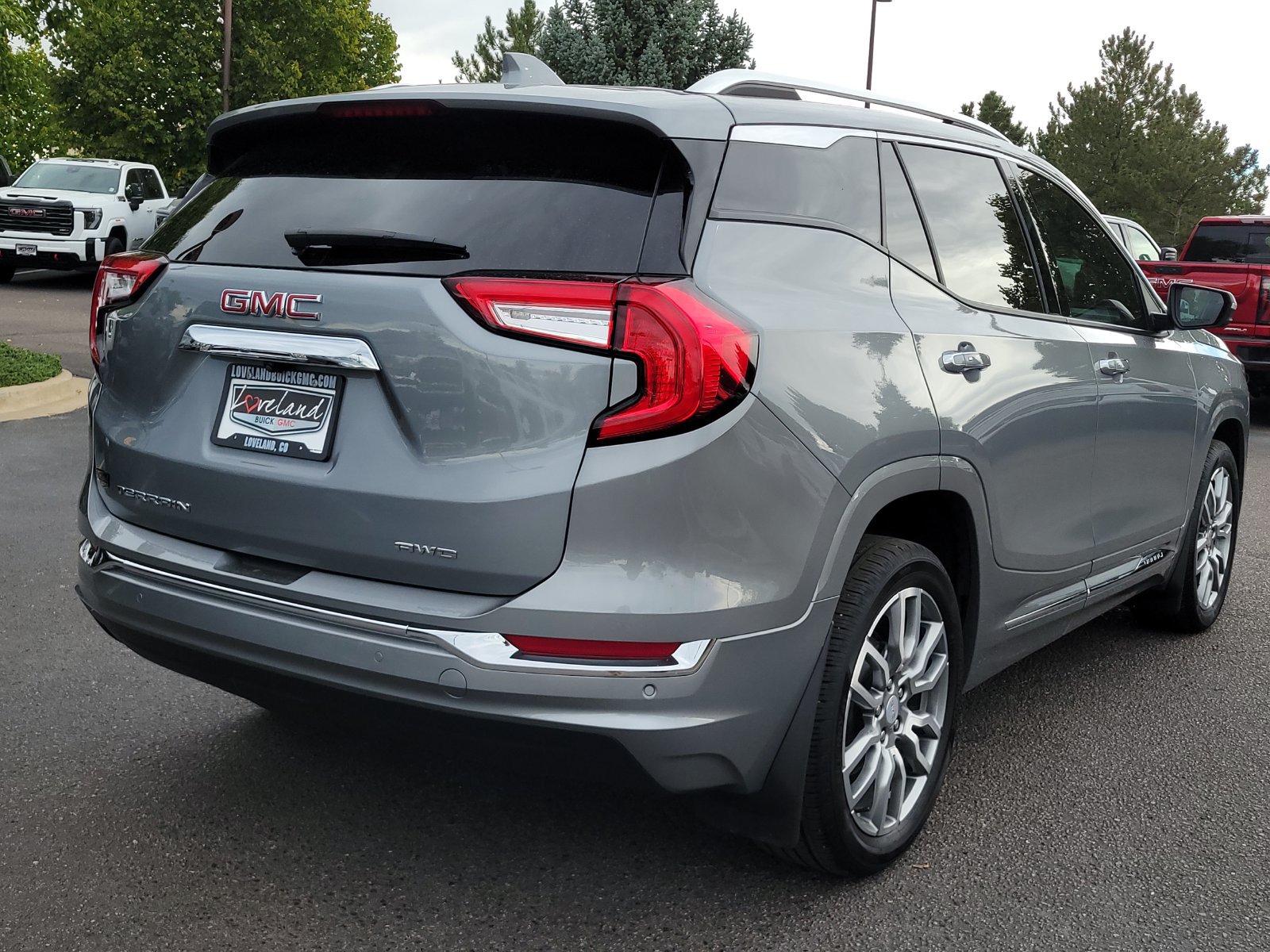 Used 2024 GMC Terrain Denali w/ Denali Premium Package AWD/4WD image 3