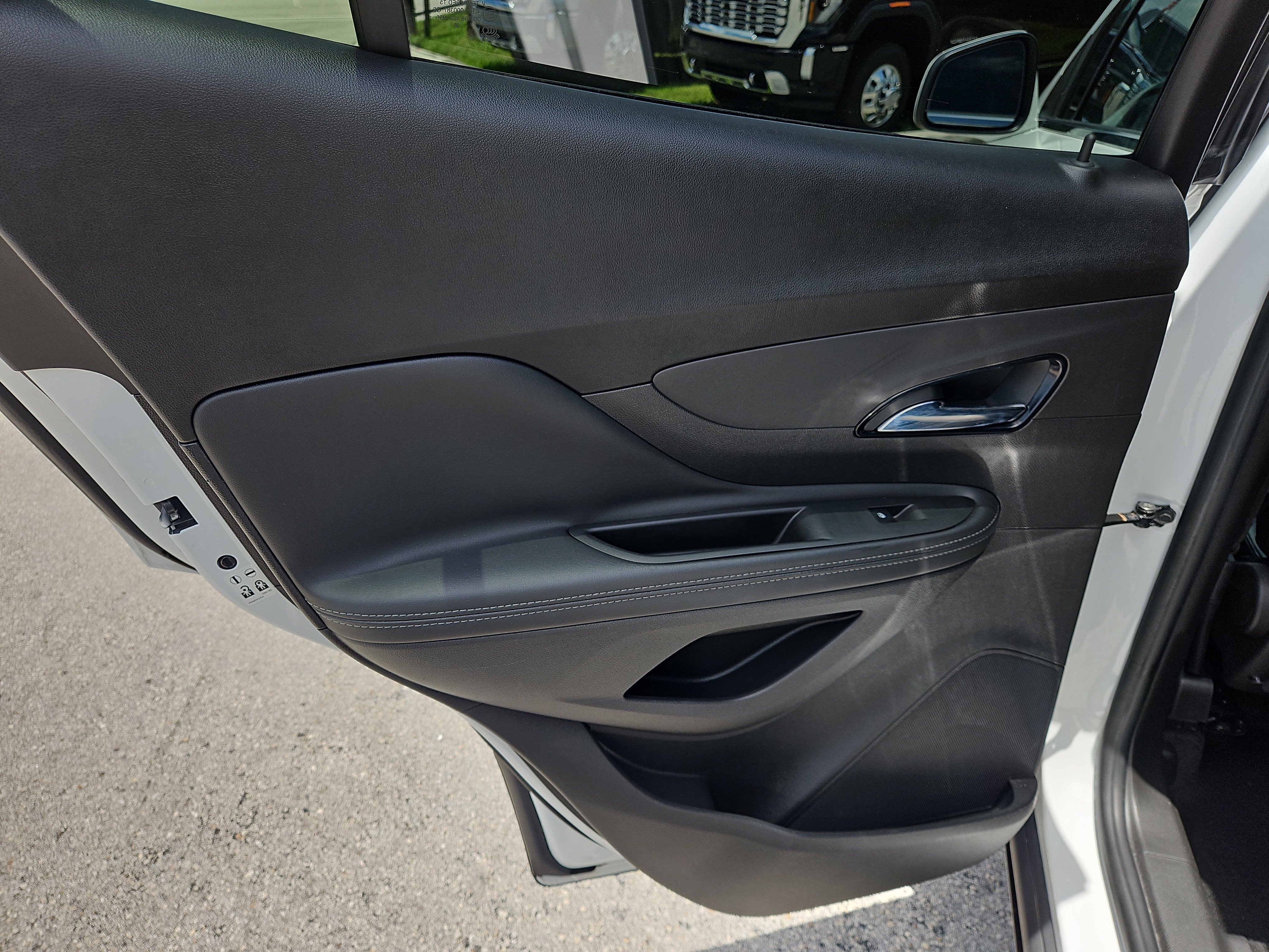 Used 2021 Buick Encore Preferred w/ Safety Package image 26