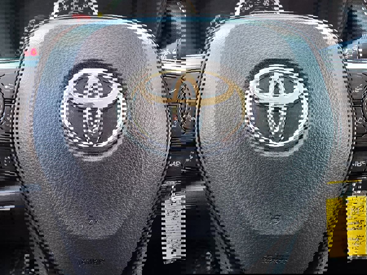 Used 2022 Toyota Corolla LE image 31