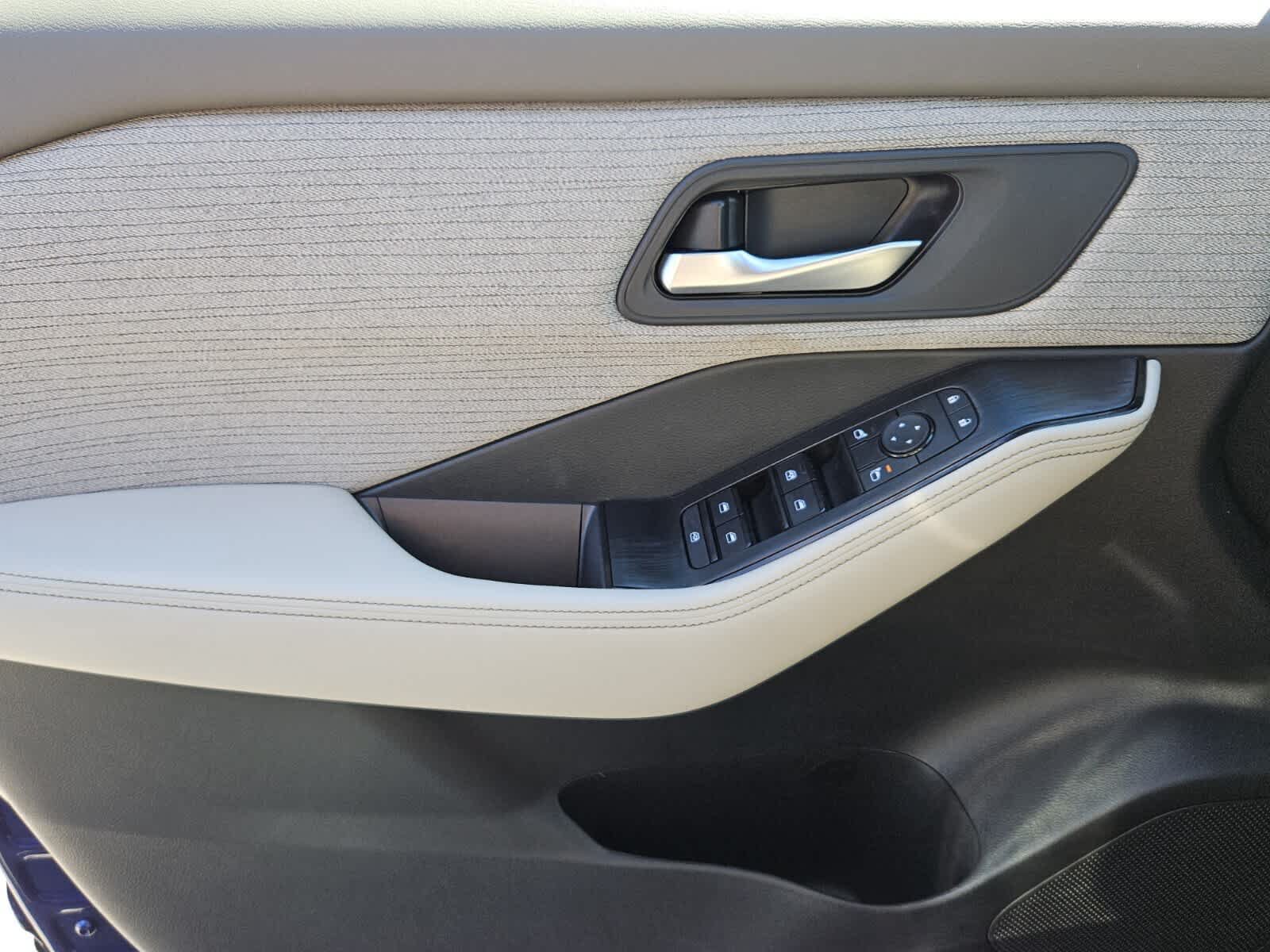 Used 2022 Nissan Rogue SV FWD image 16