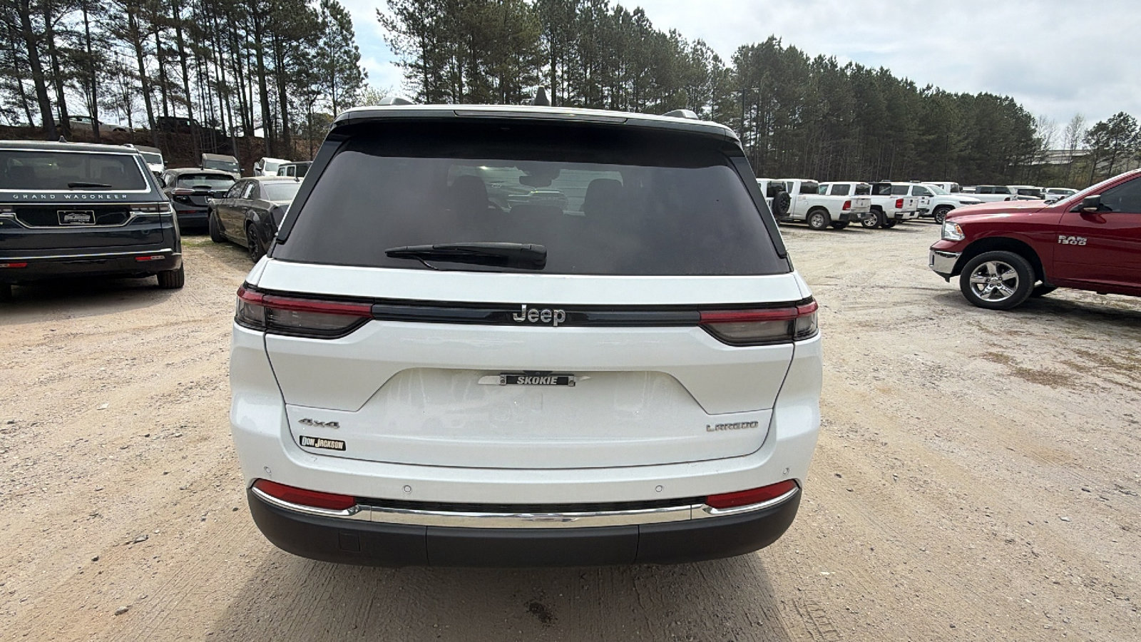 Used 2023 Jeep Grand Cherokee Laredo w/ Trailer Tow Prep Group (B) image 9