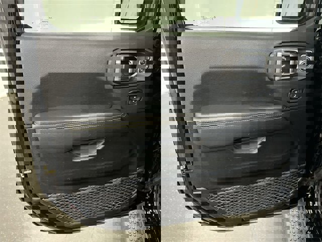 Used 2023 Jeep Wrangler Unlimited Sahara image 22