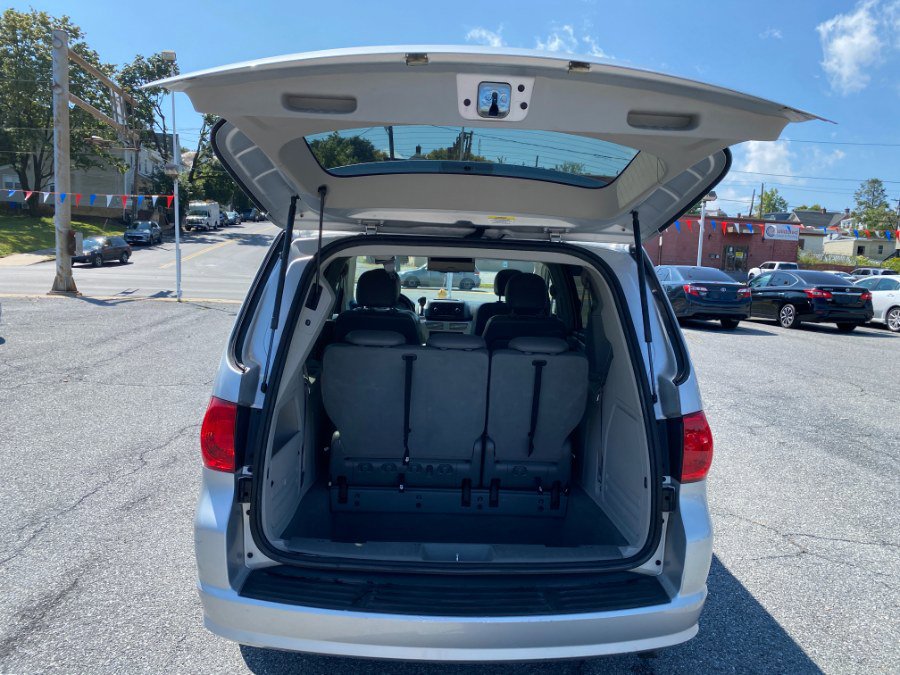 Used 2009 Volkswagen Routan SEL image 12