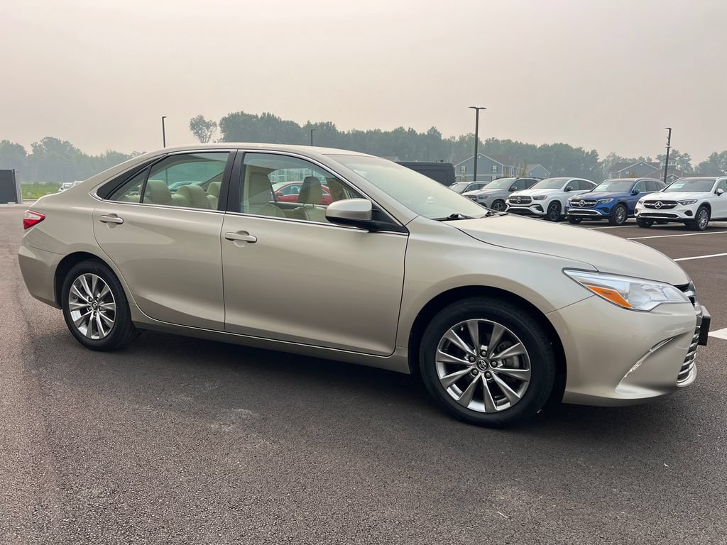 Used 2017 Toyota Camry XLE FWD image 2