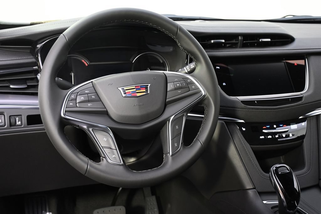 New 2026 Cadillac XT5 Luxury w/ LPO, ONYX Package AWD/4WD image 12