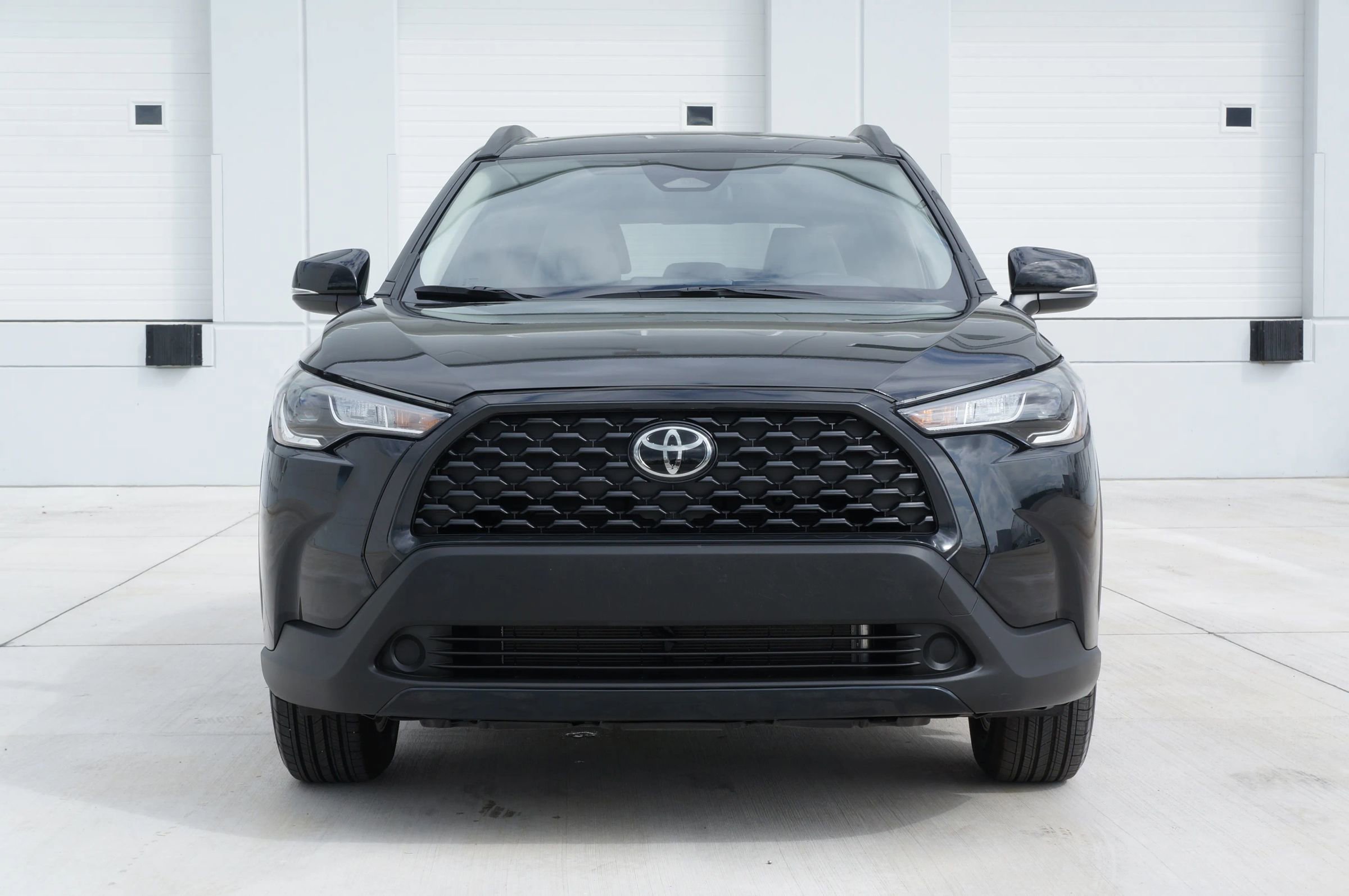 Used 2025 Toyota Corolla Cross LE image 3