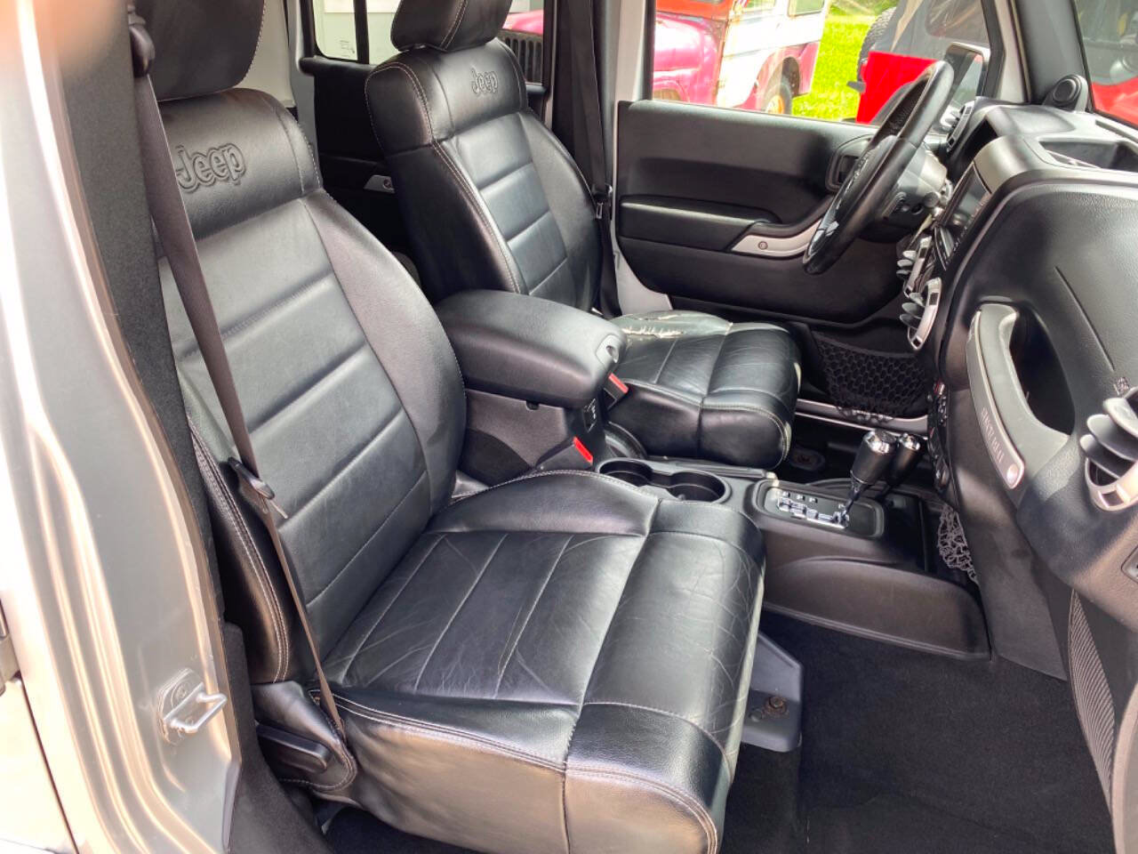 Used 2012 Jeep Wrangler Unlimited Sahara w/ Dual Top Group AWD/4WD image 18