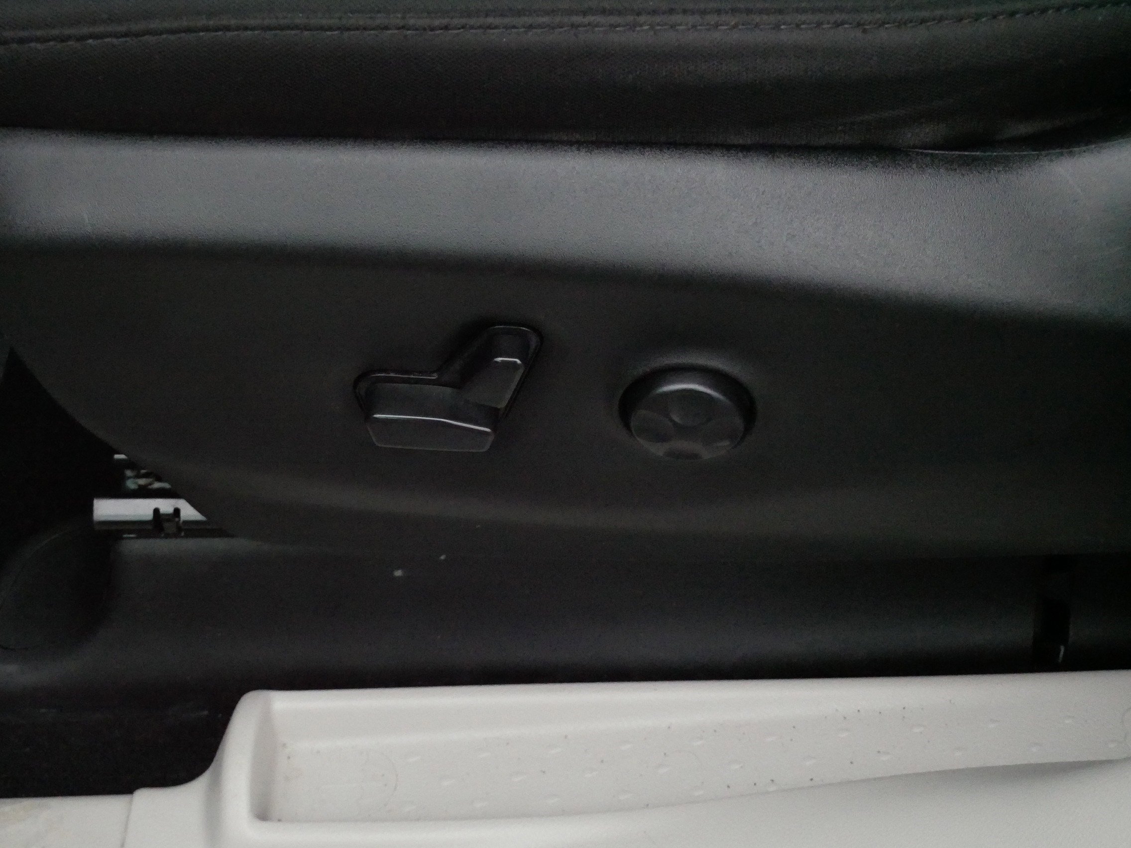 Used 2023 Chrysler Voyager LX image 20