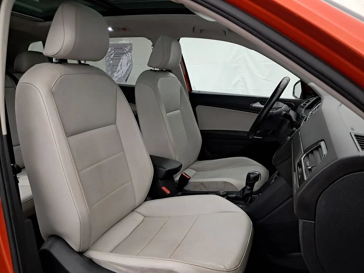 Used 2018 Volkswagen Tiguan SEL w/ 3rd Row Seat Package AWD/4WD image 23