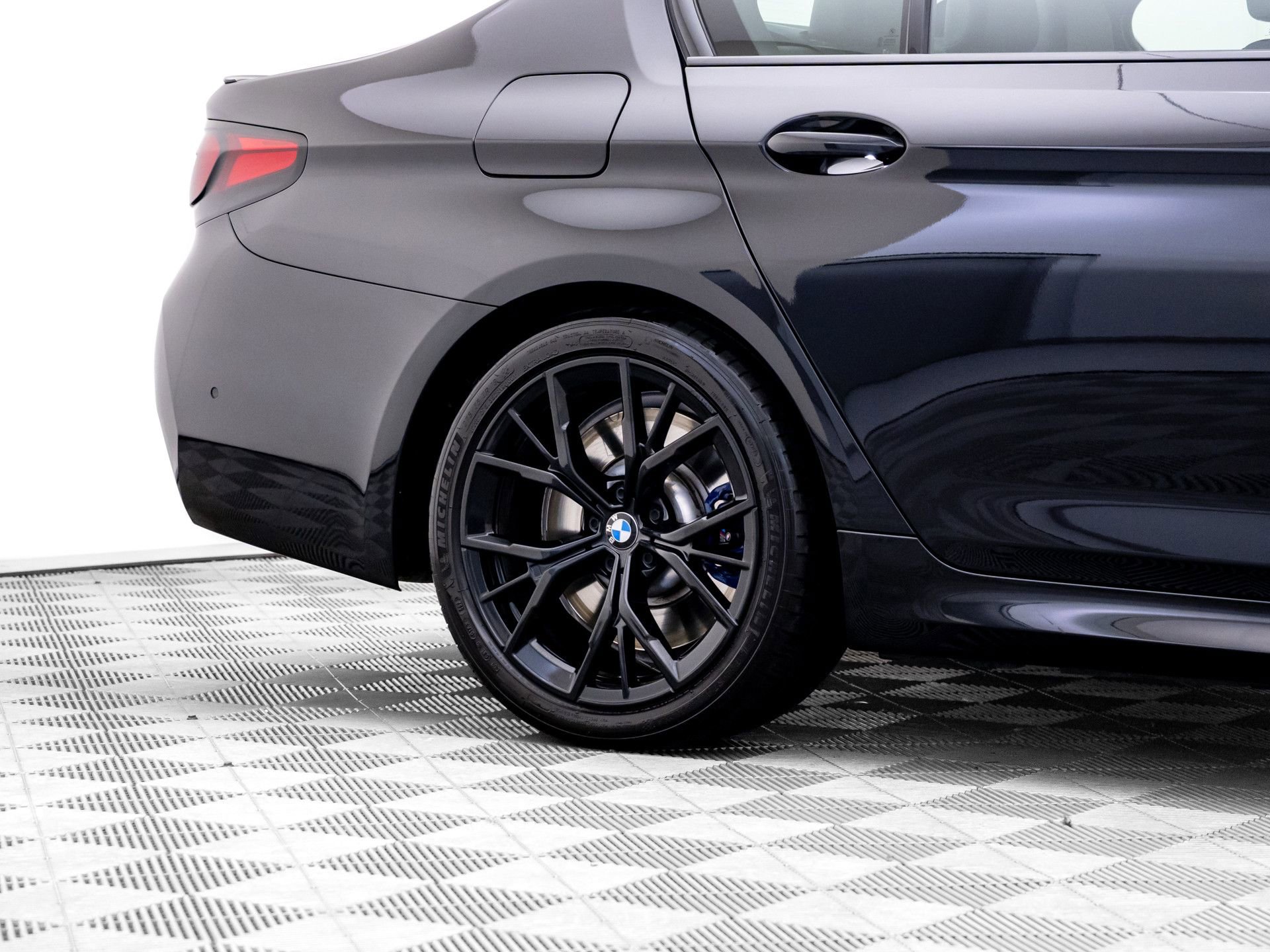 Certified 2023 BMW M550i xDrive AWD/4WD image 40