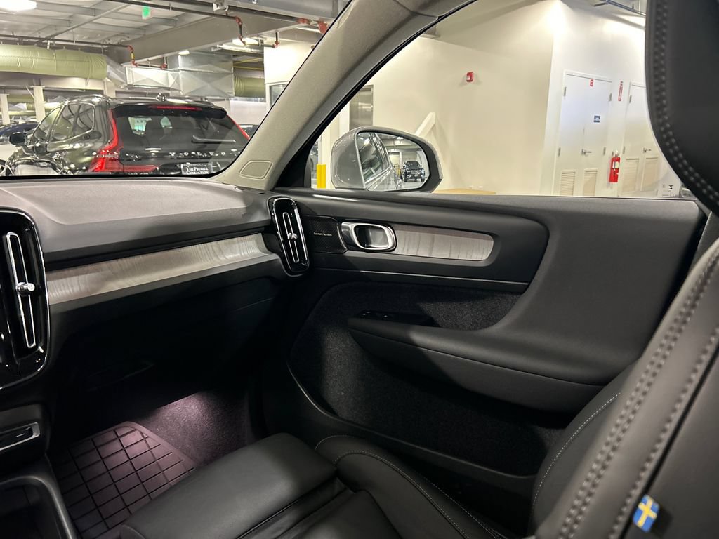 Certified 2024 Volvo XC40 B5 Plus w/ Protection Package Premier AWD/4WD image 24