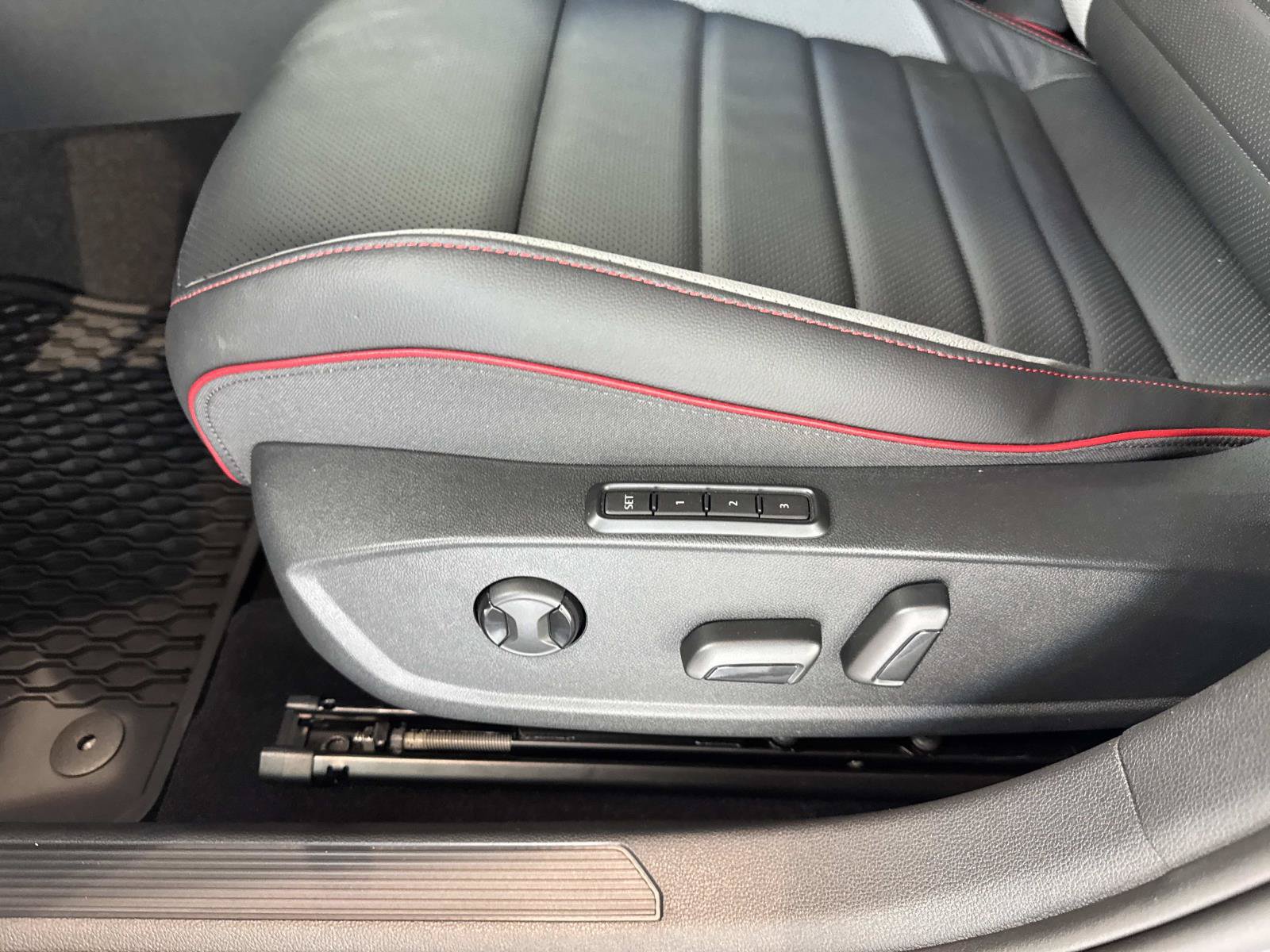 New 2026 Volkswagen GTI SE FWD image 15