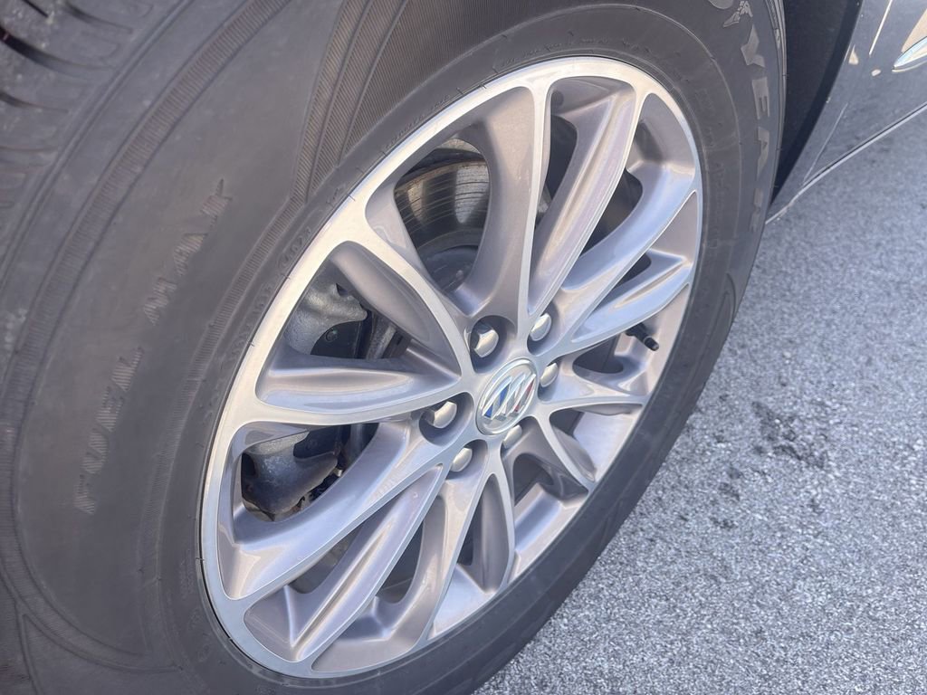 Used 2024 Buick Enclave Essence w/ Technology Package image 10