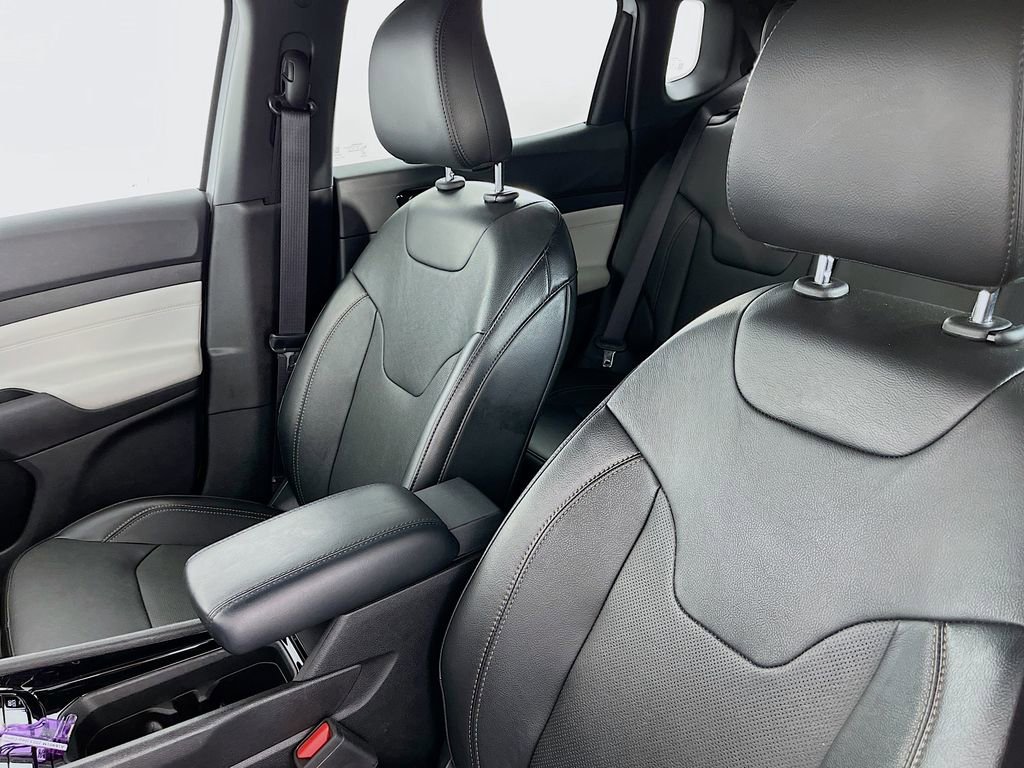 Used 2023 Jeep Compass Limited image 28