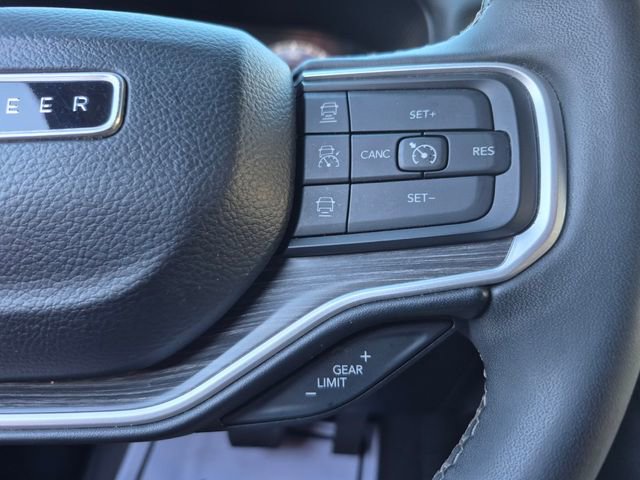 Used 2024 Jeep Wagoneer Series II w/ Flexible Seating Group RWD image 22