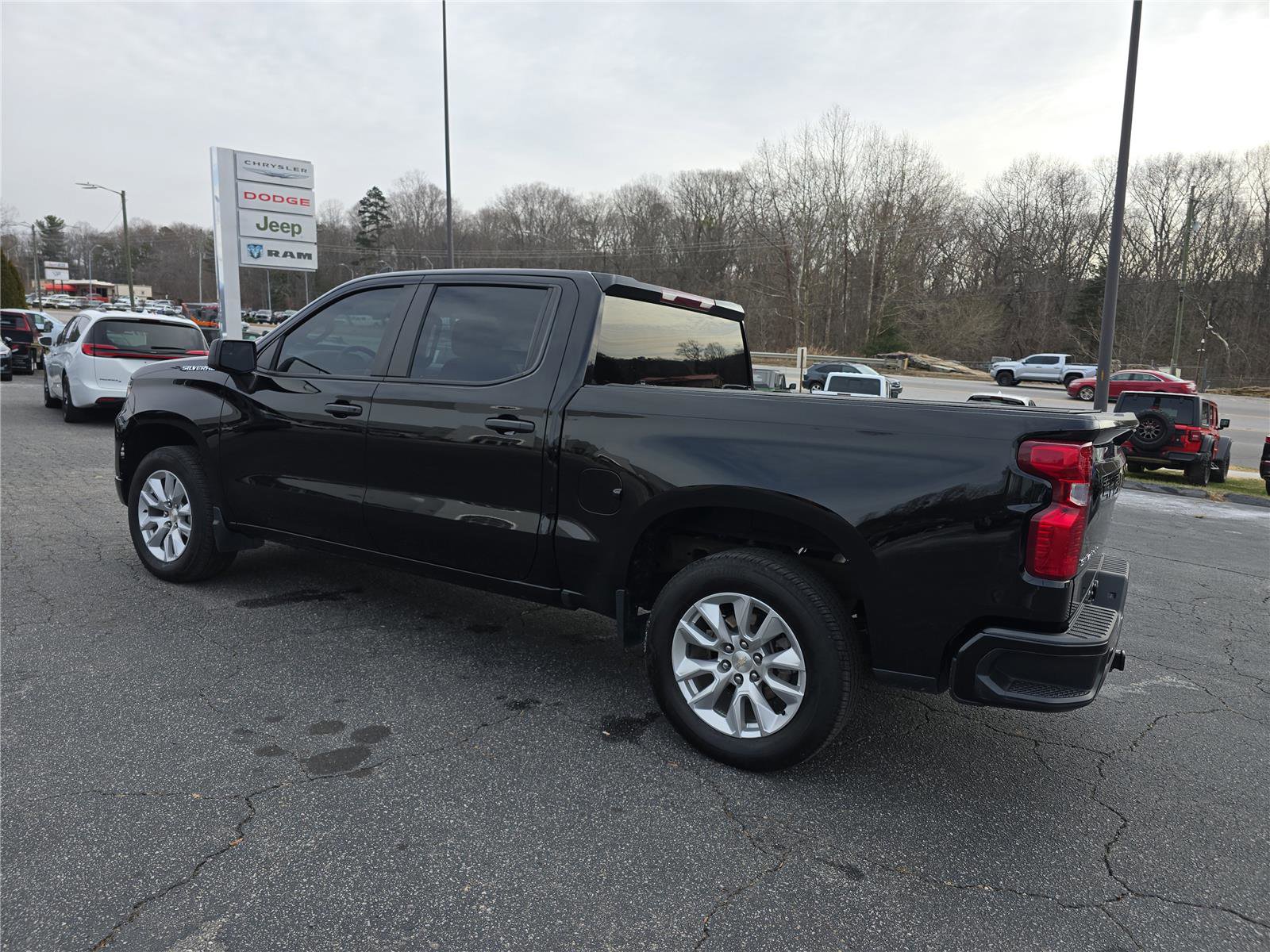 Used 2022 Chevrolet Silverado 1500 Custom image 5