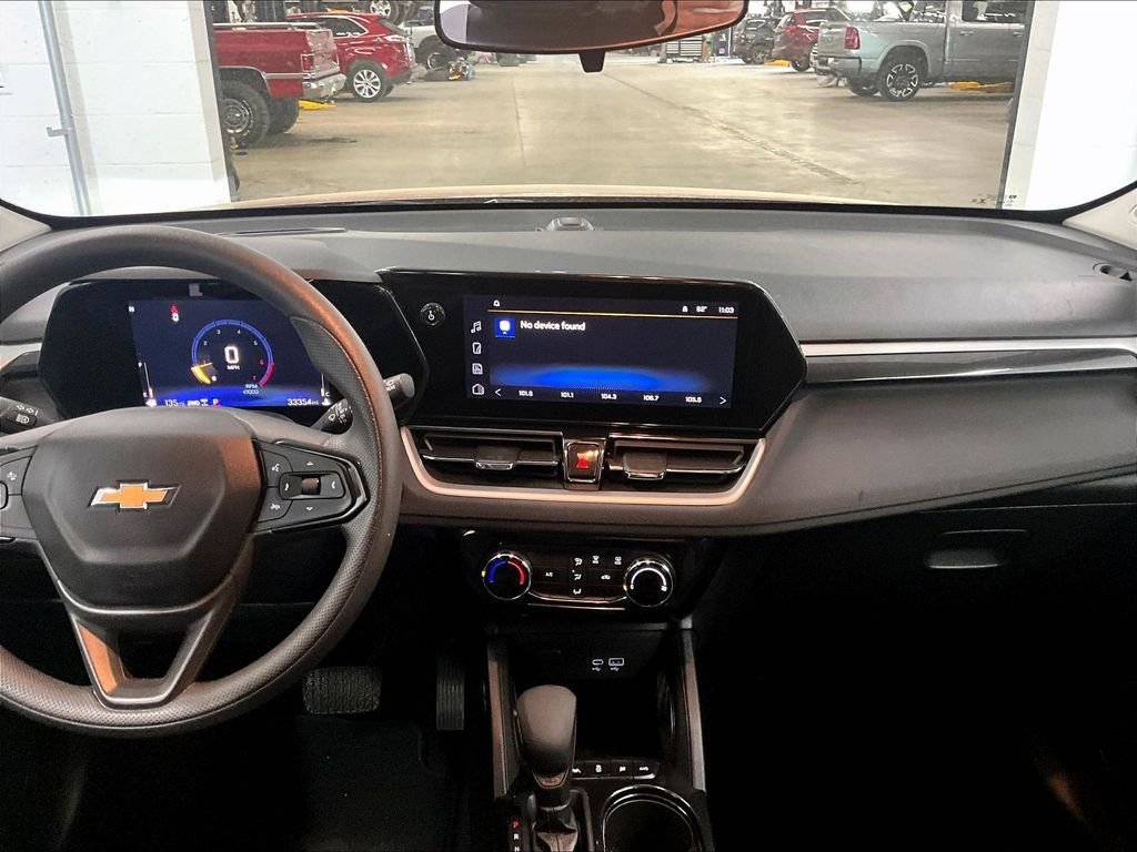 Used 2025 Chevrolet TrailBlazer LT AWD/4WD image 18