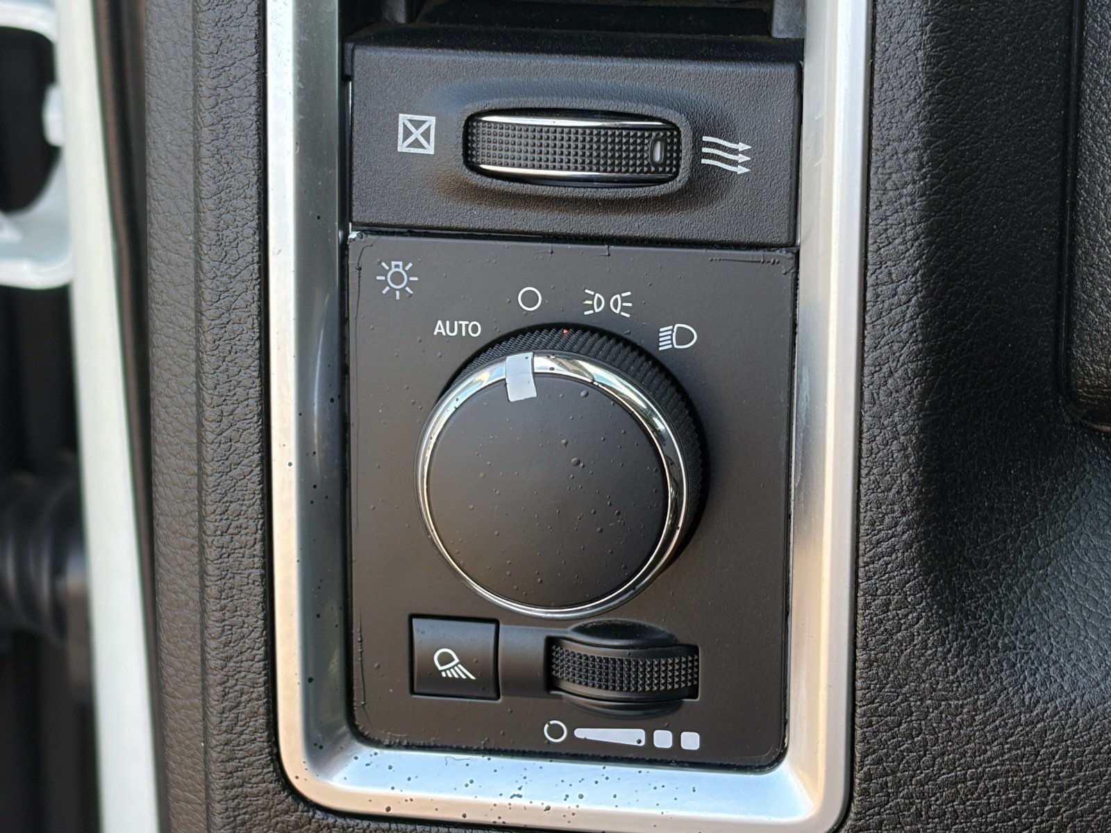 Used 2022 RAM 1500 Classic SLT w/ Electronics Group AWD/4WD image 16