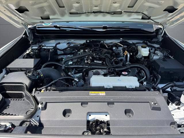 Certified 2025 Toyota Tacoma SR5 AWD/4WD image 50