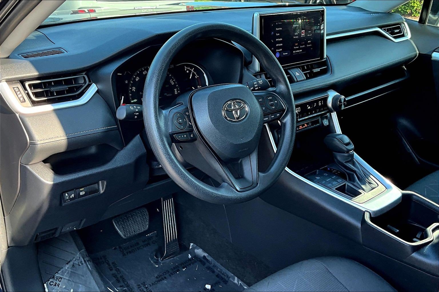 Used 2024 Toyota RAV4 XLE AWD/4WD image 13