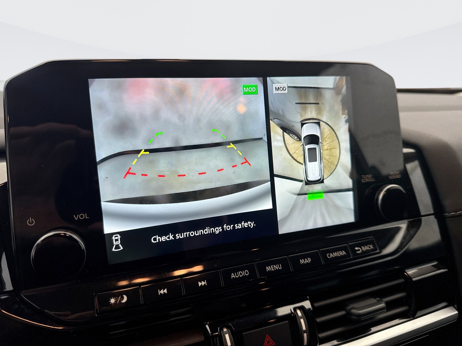 Used 2025 Nissan Pathfinder SL image 16