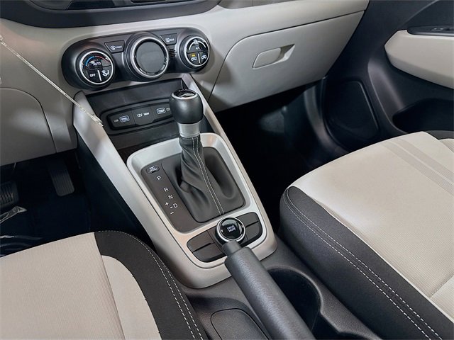 Used 2022 Hyundai Venue SEL image 25