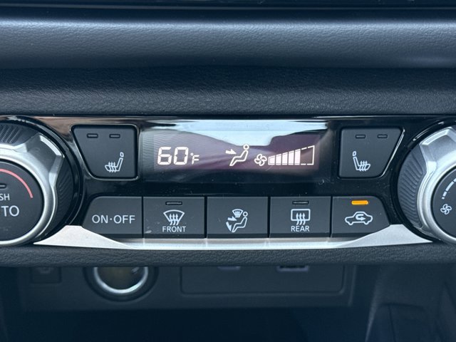 New 2025 Nissan Versa SR w/ Trunk Package image 13