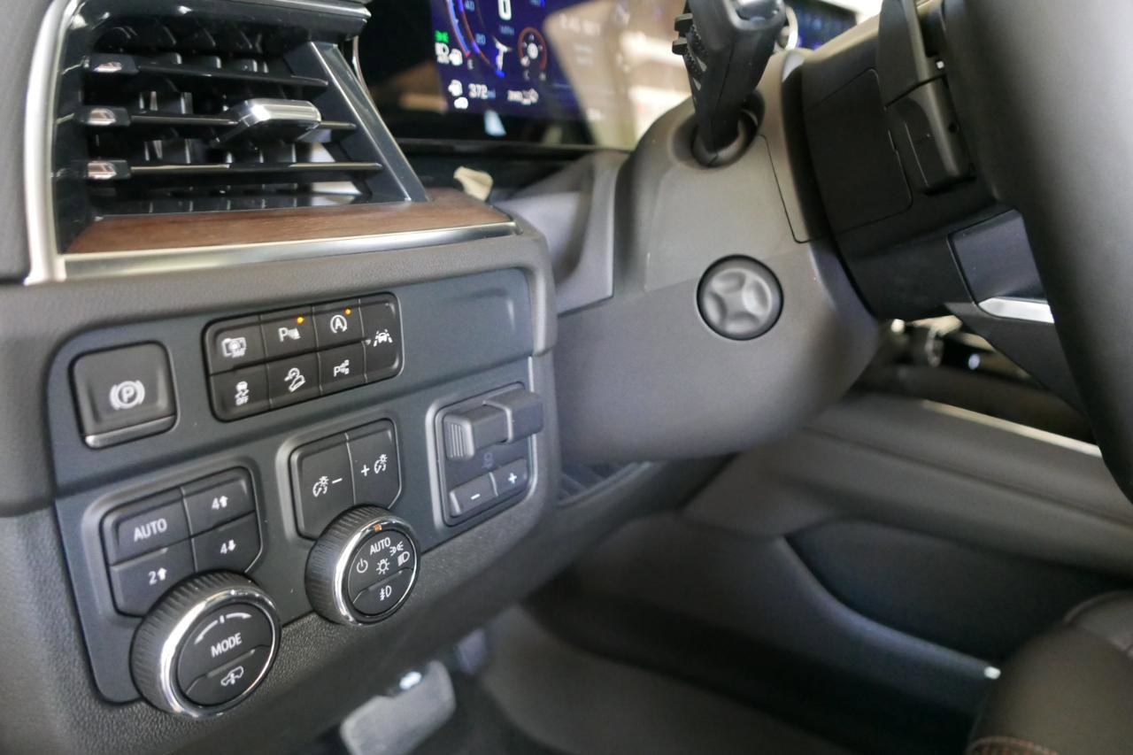 Used 2025 Chevrolet Suburban High Country AWD/4WD image 24