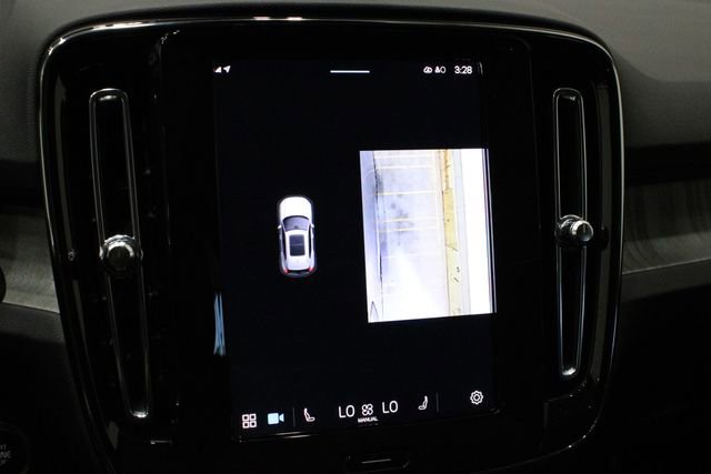 Used 2025 Volvo XC40 B5 Plus image 40