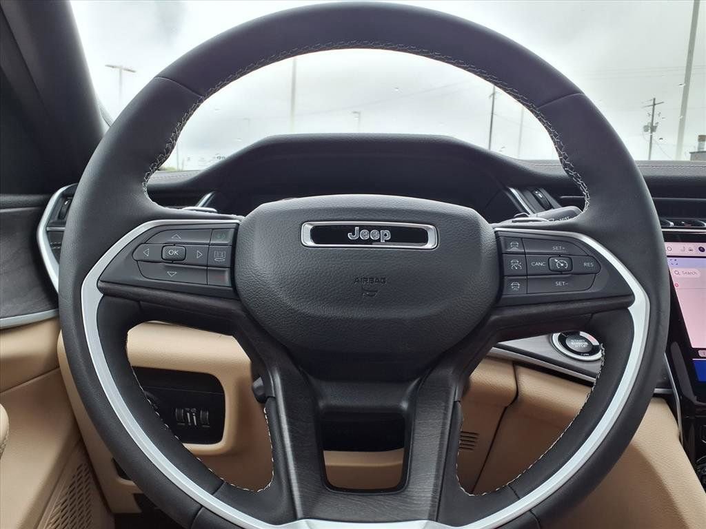 New 2025 Jeep Grand Cherokee L Limited w/ Luxury Tech Group II image 10