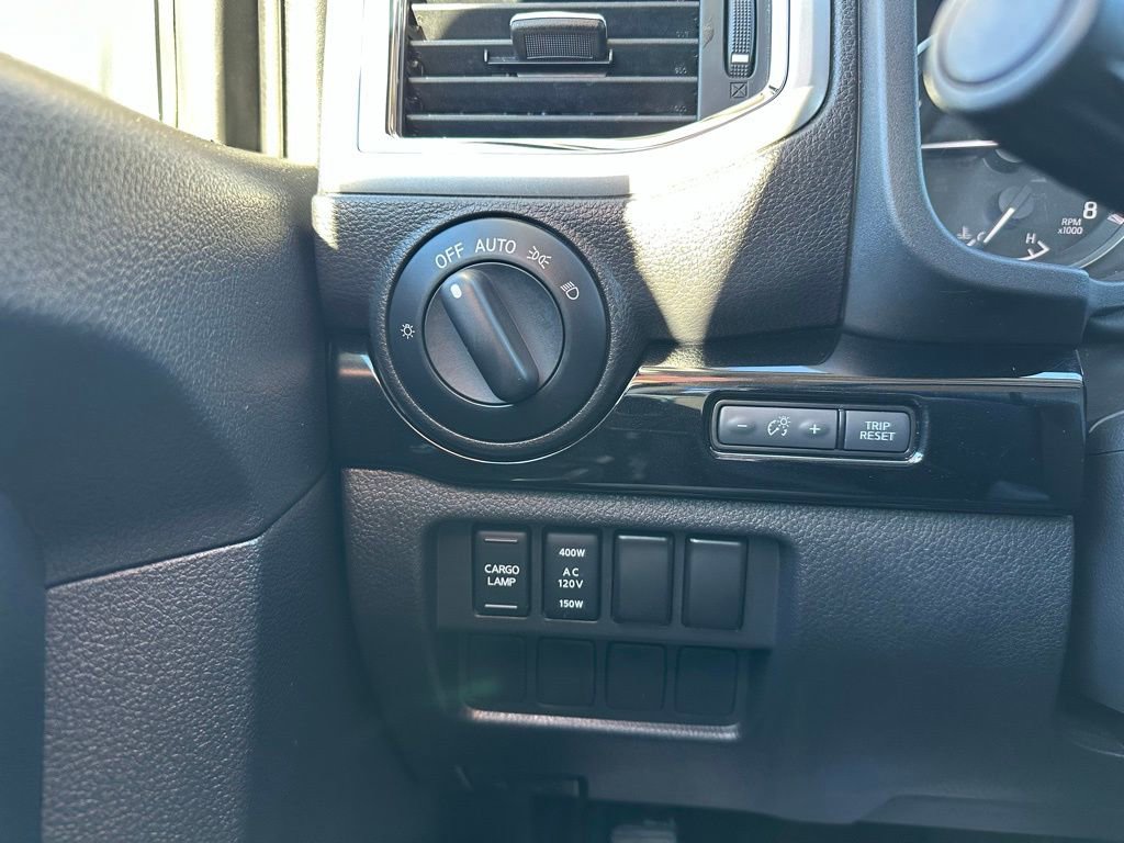 Used 2020 Nissan Titan SV w/ SV Convenience Package image 26